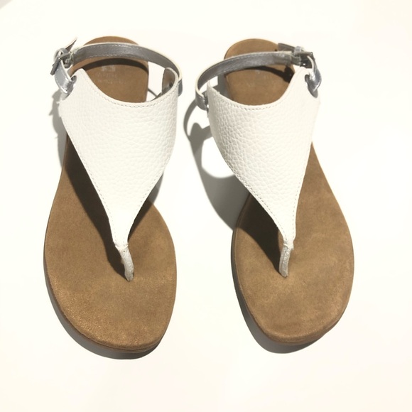 White Mountain Shoes - White Mountain Women’s White Leather T-Strap Sandals Size 9